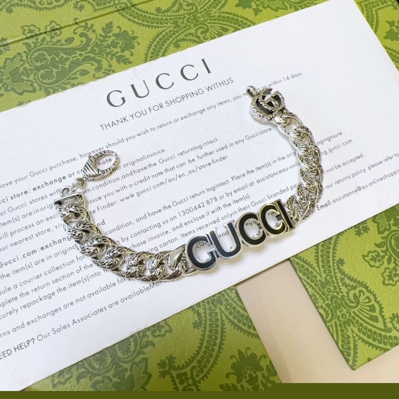 G*u*i bracelets
